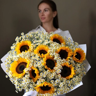 Подсолнухи с ромашками