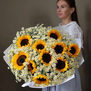 Подсолнухи с ромашками