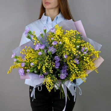 Мимоза с кустовыми гвоздиками