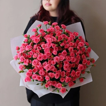 Розовые кустовые розы букет