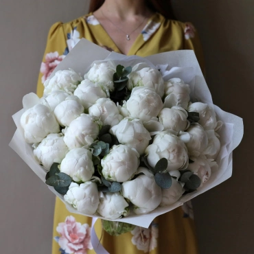 Букет белых пионов Мадам Клод 25 шт.
