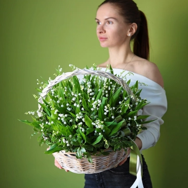 Корзина с ландышами 51 шт.